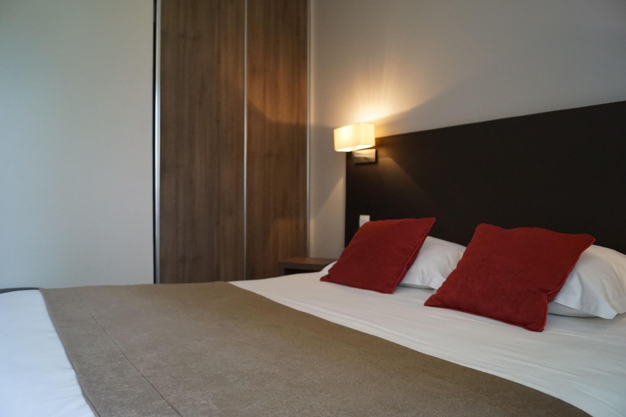 Logis Hotels- Hotel Et Restaurant Domaine De Fompeyre بازاس المظهر الخارجي الصورة