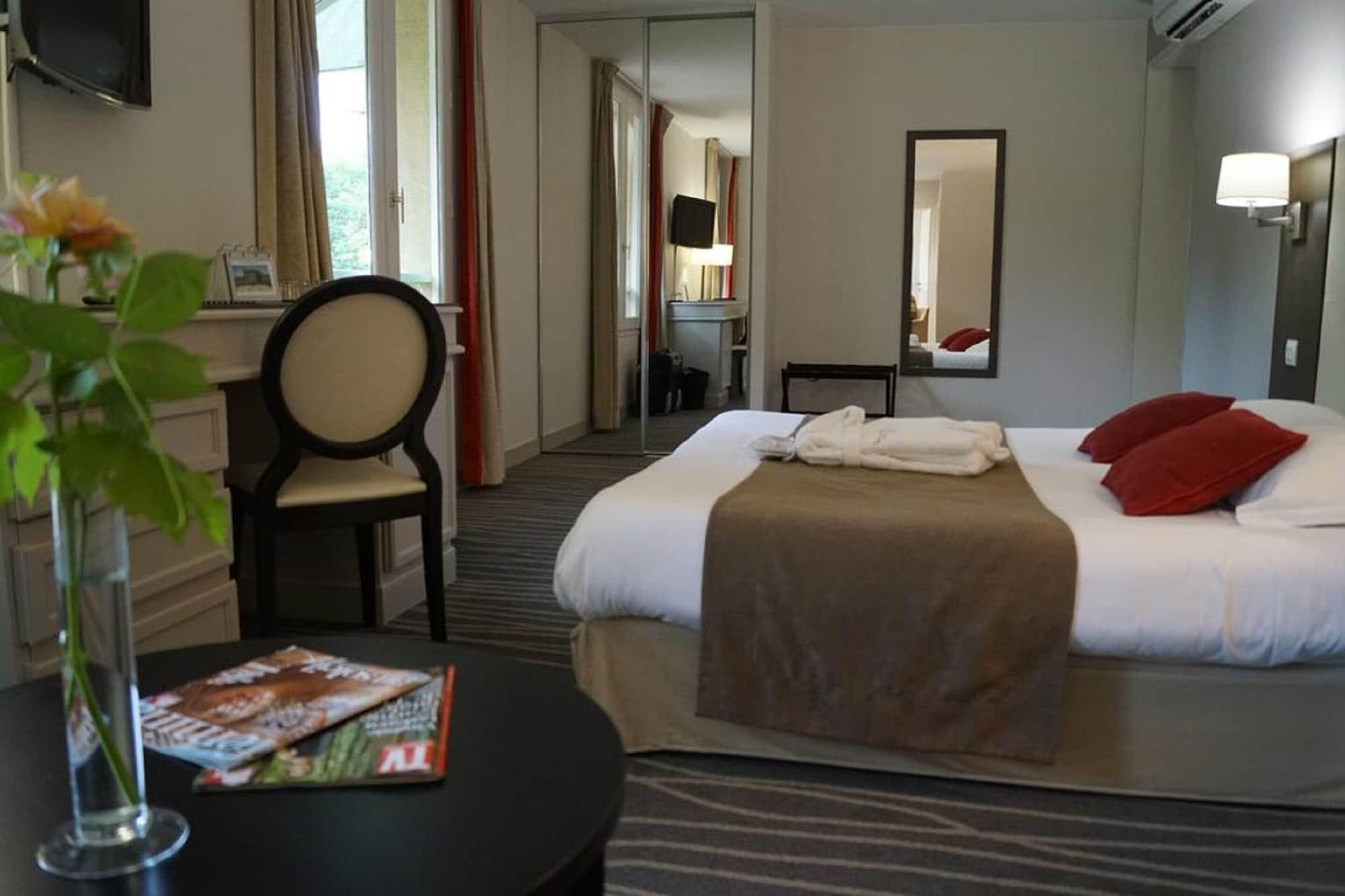 Logis Hotels- Hotel Et Restaurant Domaine De Fompeyre بازاس المظهر الخارجي الصورة