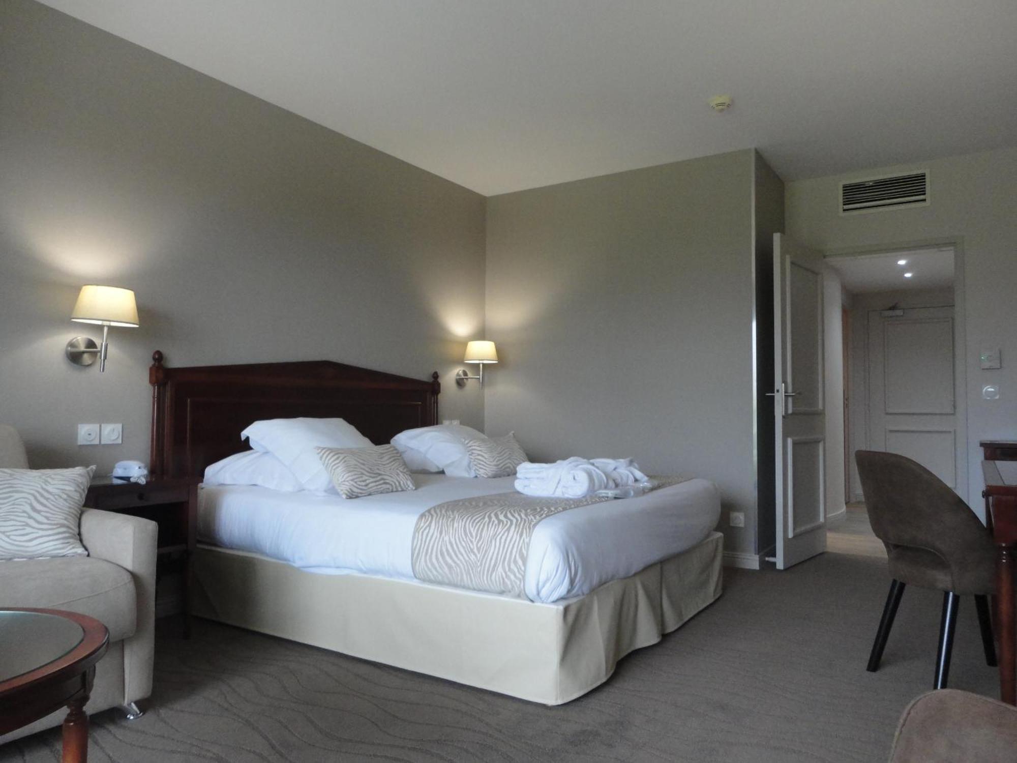 Logis Hotels- Hotel Et Restaurant Domaine De Fompeyre بازاس المظهر الخارجي الصورة